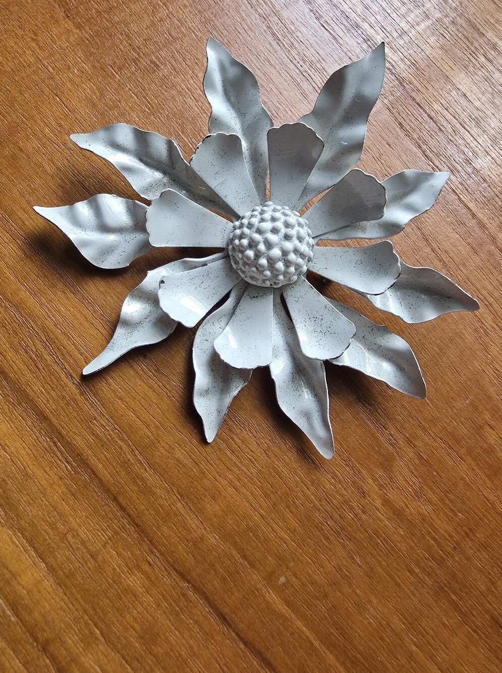Vintage 1960s Metal Flower Brooch, White enamel Pin.